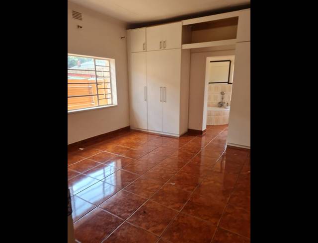 2 BEDROOM PROPERTY TO RENT IN ROODEPOORT CENTRAL